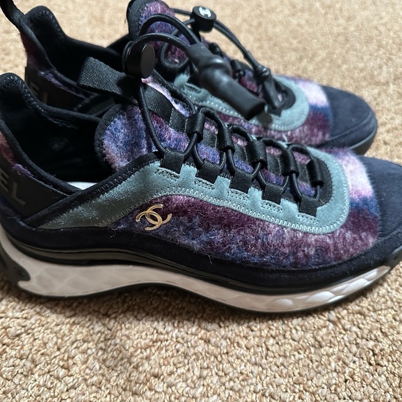 CHANEL Purple Ombré Cruise 2023 Sneakers - Picture 2 of 2